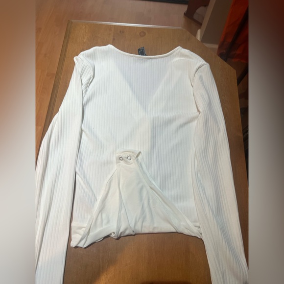 White bodysuit with brown buttons - Picture 5 of 12